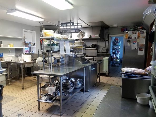 Applewood Apartments and Restaurant: 120 North Rd, Highland, NY 12528